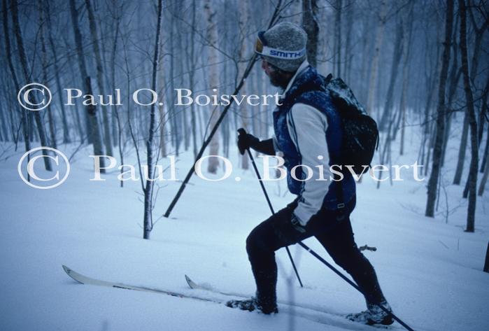 Sports-Skiing 75-55-00042