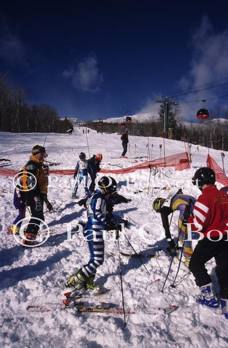 Sports-Skiing 75-55-03444