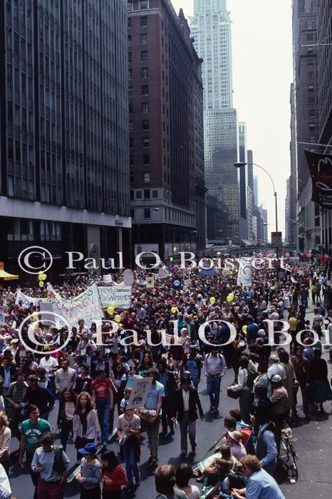 Bread & Puppet 65-05-00065